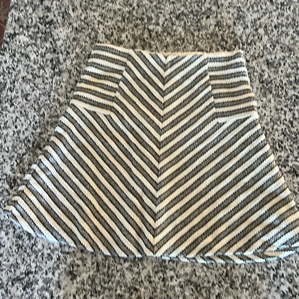 Loft - skirt- worn once- 00p